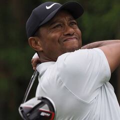 Tiger Woods lidera tras la lluvia en el ZOZO Championship