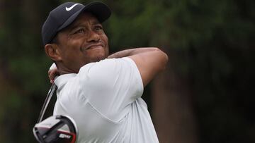 Tiger Woods lidera tras la lluvia en el ZOZO Championship