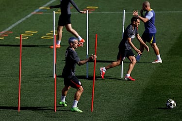 Antoine Griezmann y Koke durante el entrenamiento.