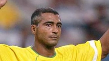 <b> A POR LOS MIL. </b> Romario se dice dispuesto a seguir adelante y parece dispuesto a seguir driblando el paso del tiempo y patear la realidad del retiro cada vez más lejos...hasta que sus huesos se lo permitan.