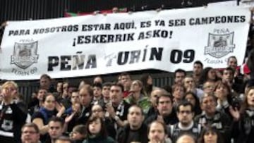 Una c&aacute;lida y larga ovaci&oacute;n a su equipo fue la reacci&oacute;n del p&uacute;blico de Miribilla a la huelga indefinida del Bilbao.
