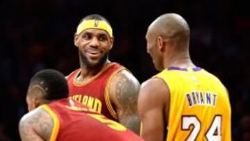 LeBron James bromea con Kobe Bryant.