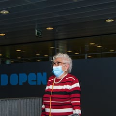 Nadal hace feliz a Manuela, una anciana con Alzheimer