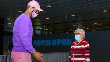 Nadal hace feliz a Manuela, una anciana con Alzheimer