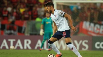 El defensor argentino se encuentra en México y, pese a que no se ha hecho oficial su llegada a Pumas, el zaguero se despidió de la Liga de Quito. Jesús Ramírez confirmo la llegada del zaguero en la Semana del Futbol en Cancún.