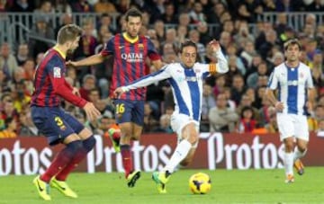 Barcelona-Espanyol. Piqué y Sergio García.
