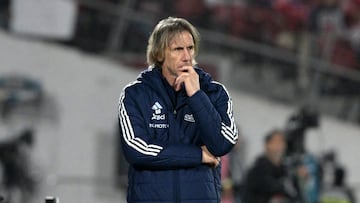 Chile's Argentine head coach Ricardo Gareca gestures during the 2026 FIFA World Cup South American qualifiers football match between Chile and Ecuador at the Nacional Julio Martinez Pradanos stadium in Santiago, on March 25, 2025. (Photo by Rodrigo ARANGUA / AFP)