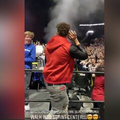 Patrick Mahomes asiste a un concierto de Post Malone