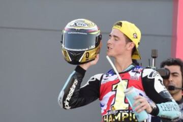 Danny Kent gana su primer campeonato en el Mundial de motociclismo.