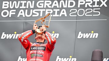 Marc Márquez en el podio de Austria.