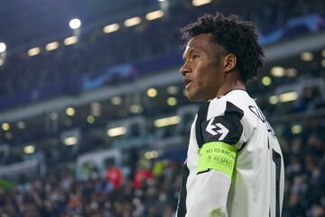 La Juventus quiere renovar también a Juan Cuadrado, pero el colombiano ha mantenido conversaciones con clubes de la Premier, como el Tottenham, y podría abandonar Turín. 