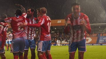 Herrera, del Lugo, celebra su tanto ante el Albacete.