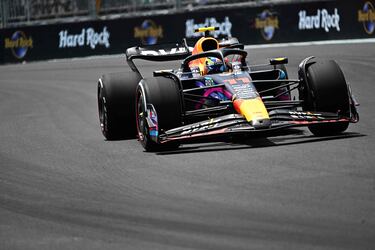 Lewis Hamilton sobre Checo Pérez: “Estoy orgulloso de él, espero que pase a Verstappen”