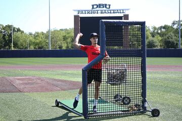 Los jugadores del conjunto colchonero Koke, Savic, Morata, Adán y Hermoso han disfrutado de un día béisbol en el campo principal de la Dallas Baptist University.