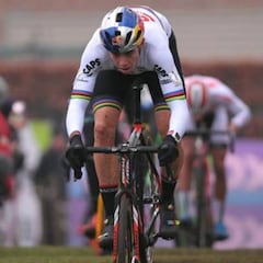 Van Aert: "Con mi maillot, no debo perseguir siempre"