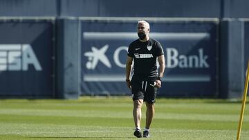 Sergio Pellicer, durante un entrenamiento del M&aacute;laga en el Anexo.