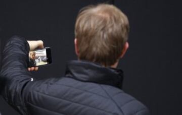 Nico Rosberg durante la presentación hoy en Montmeló (Barcelona) del nuevo híbrido W07 con el que la escudería pretende defender su liderazgo.