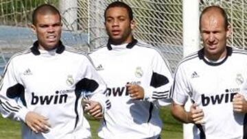 El técnico del Real Madrid, Juande Ramos, recibió hoy la buena noticia de la reincorporación al grupo del extremo holandés Arjen Robben y del portugués Pepe, mientras que Marcelo siguió un día más entrenando en solitario.