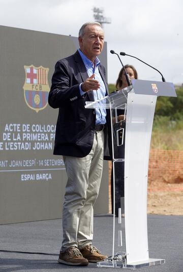 14-09-17 Sant Joan Desp Barcelona
Acto de colocacin de la primera piedra del Estadio Johan Cruyff
Antoni Poveda ( alcade Sant Joan Despi)
Foto Fernando Zueras