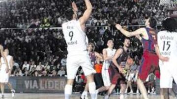 <b>DETERMINANTE. </b>La superioridad de los hombres altos del Barcelona resultó clave en el desarrollo del choque.