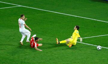 1-2. Xherdan Shaqiri marcó el segundo gol.