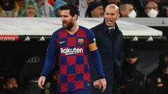 Zinedine Zidane detr&aacute;s de Messi en el &uacute;ltimo Cl&aacute;sico Real Madrid-Barcelona de LaLiga Santander jugado en el Santiago Bernab&eacute;u.