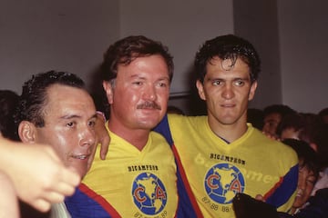 (i-d), Higo Kisse, Emilio Diez Barroso y Carlos Hermosillo of America Winner 1989 Final against Cruz Azul.

Archivo historico historic history