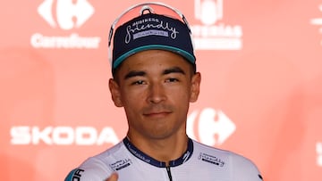 TURÍN, 21/08/2025.- El ciclista colombiano del Bahrain Santiago Buitrago participa en la presentación, este jueves, de la Vuelta Ciclista a España que comienza el sábado desde Turín (Italia). EFE/ Javier Lizón
