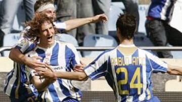 <b>CELEBRACIÓN.</b> Coloccini celebra su gol con el resto de sus compañeros.
