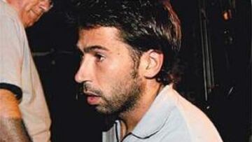 <b>CARAS LARGAS.</B> Tamudo y el doctor Cervera después de saber el alcance de su lesión.