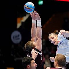 Países Bajos presiona a los Hispanos al ganar a Letonia