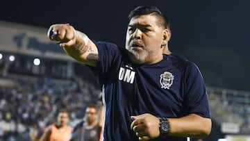 Diego Maradona como entrenador de Gimnasia y Esgrima La Plata.