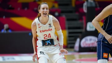 Laura Gil, pívot de la Selección, ante Grecia en el Eurobasket.