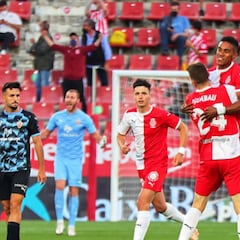 El Girona acribilla al Almería y se asoma a la final del playoff