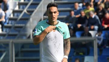 Soccer Football - Serie A - U.S Sassuolo v Inter Milan - Mapei Stadium &ETH; Citta del Tricolore, Reggio Emilia, Italy - October 20, 2019  Inter Milan&#039;s Lautaro Martinez celebrates scoring their first goal    REUTERS/Alberto Lingria