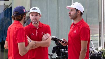 Mista y Miguel Torres en el campo de golf 'La Herrería'.