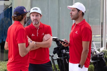 Mista y Miguel Torres en el campo de golf 'La Herrería'.