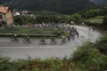De la Cruz takes stage 9 and pulls on the red jersey