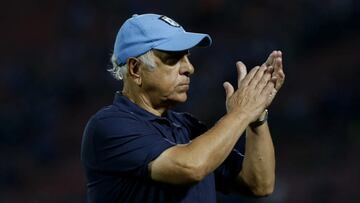 El DT chileno que está a punto de quitar un récord a Nelson Acosta: alarga su mito