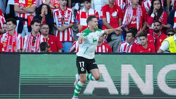 Clément Michelin, goleador del Racing contra el Sporting.