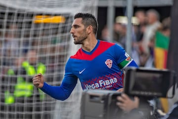 El coloso de la zaga ilicitana. Su labor defensiva es vital en el equipo de Eder Sarabia. Adems, meti un gol para cerra la victoria de su equipo.