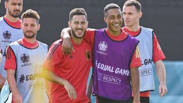 20 June 2021, Belgium, Tubize: Belgium players Dries Mertens(2nd L), Eden Hazard (C) and Youri Tielemans (2nd R) take part in a training session of the Belgian national soccer team in Tubize, ahead of Monday's UEFA EURO 2020 Group B soccer