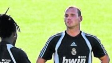 <b>EN VALDEBEBAS. </b>Sneijder se entrenó ayer junto a sus compañeros.