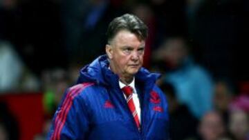 FUTURO GRIS. Van Gaal está cerca de ser destituido en el United.