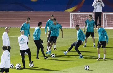 Keylor Navas ante Varane.