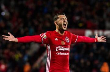 El argentino cayó de pie en el equipo de Miguel Herrera. En su primer torneo fue titular en todos los encuentros de los Xolos.