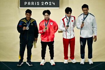 El gimnasta colombiano logró la medalla de plata en la prueba de barra fija de los Juegos Olímpicos de París 2024 tras lograr una clasificación de 14.533, misma puntuación del japonés Shinnosuke Oka que fue oro gracias a su ejecución.  