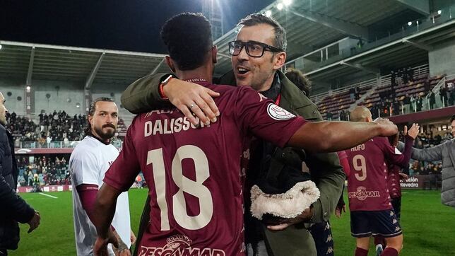 Yago Iglesias: “Pensar en el Bernabéu o Montjüic es ciencia ficción para nosotros”