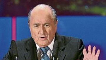 <b>POLÉMICO. </b>Joseph Blatter criticó duramente la contratación del italiano Capello como seleccionador de Inglaterra.