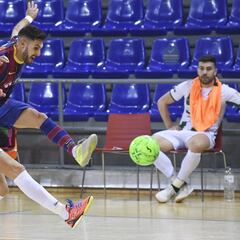 Un solitario gol de Adolfo sirve al Barça para ganar al Córdoba